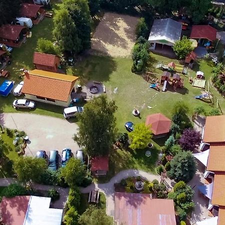 Hotel Osrodek Wypoczynkowy W Jeleniu à Borne Sulinowo Extérieur photo