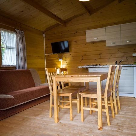 Hotel Osrodek Wypoczynkowy W Jeleniu à Borne Sulinowo Extérieur photo