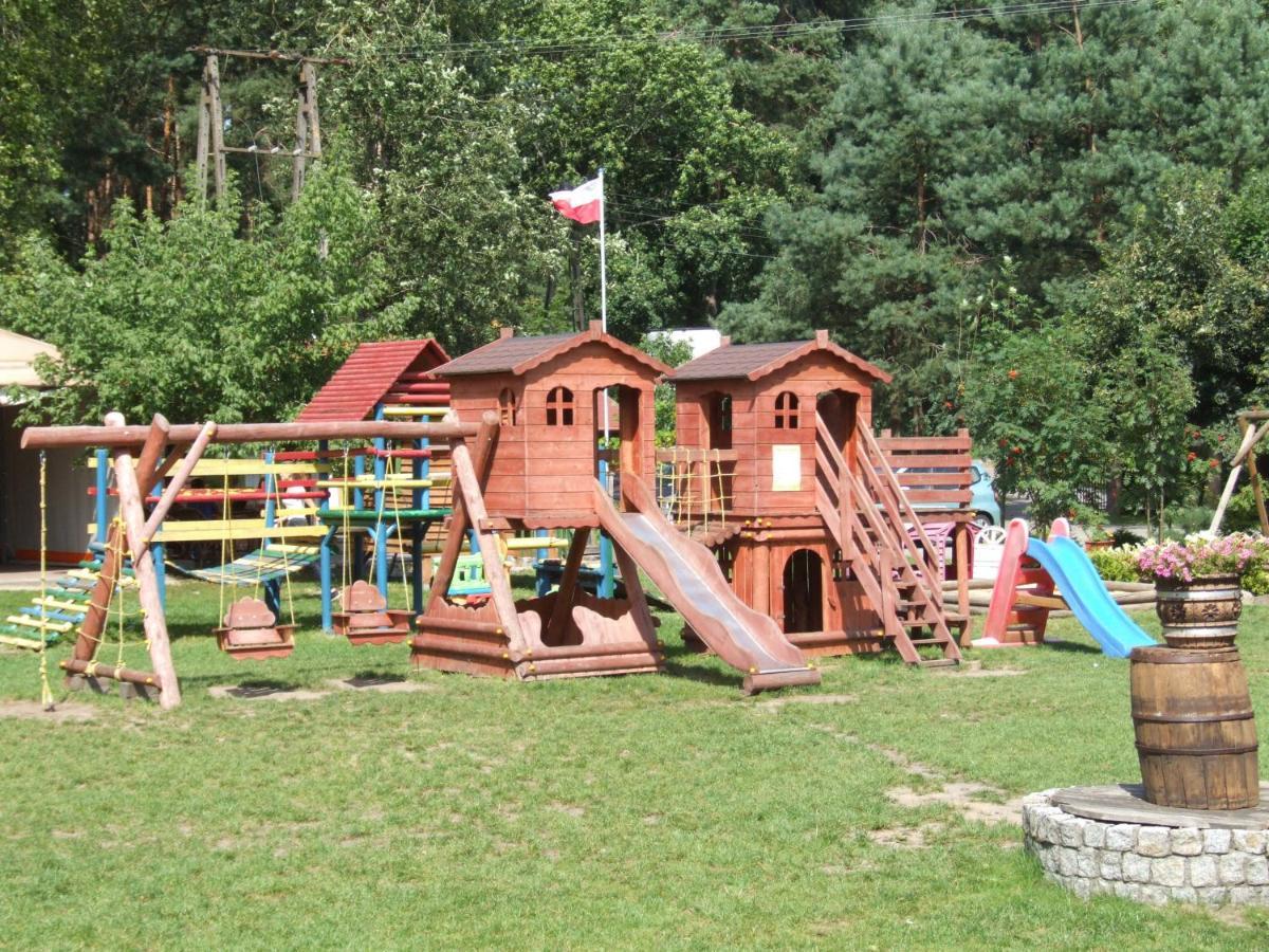 Hotel Osrodek Wypoczynkowy W Jeleniu à Borne Sulinowo Extérieur photo