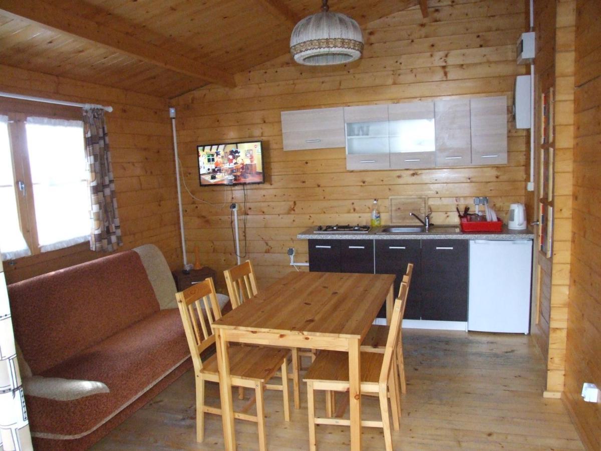 Hotel Osrodek Wypoczynkowy W Jeleniu à Borne Sulinowo Extérieur photo