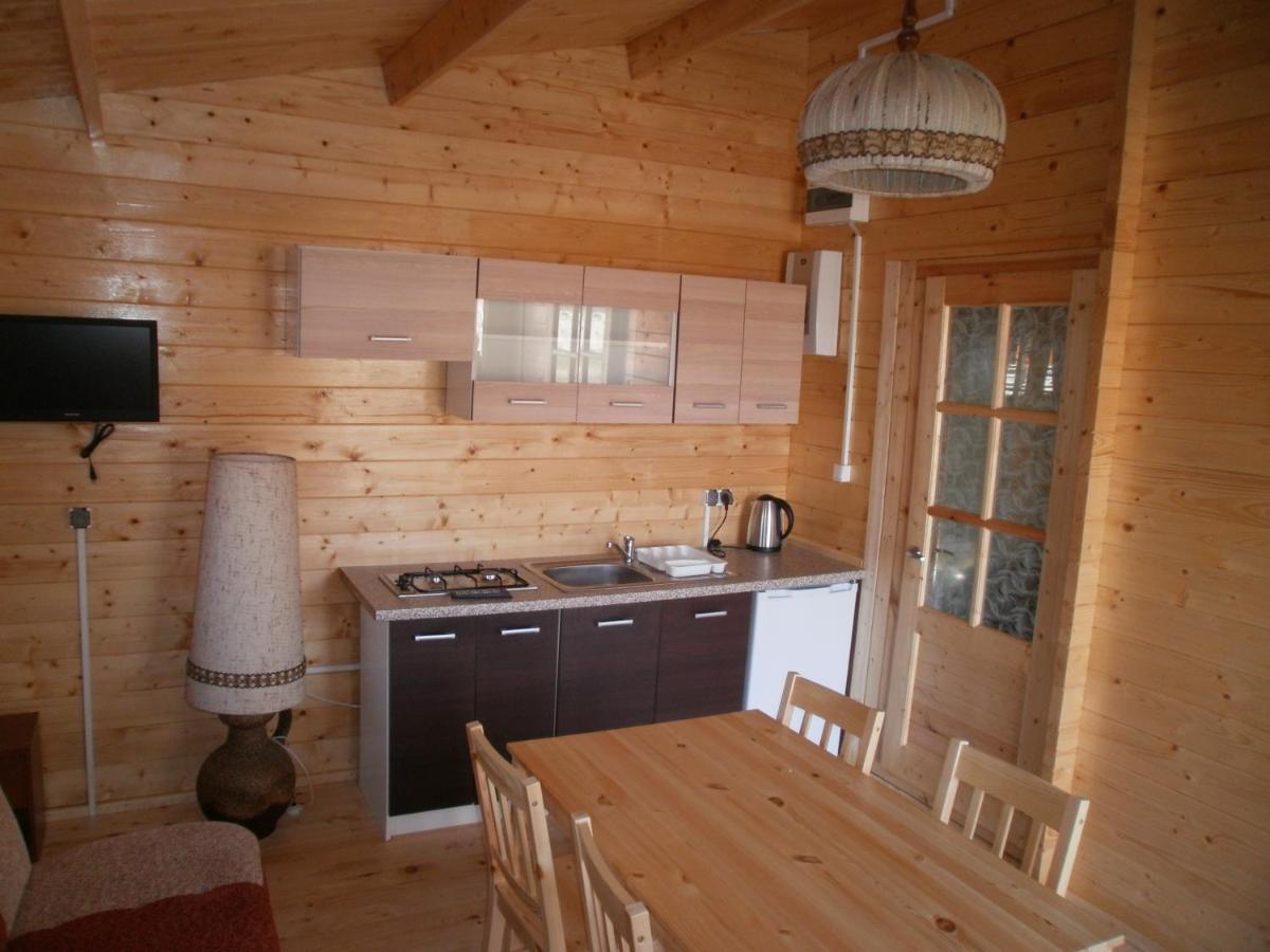 Hotel Osrodek Wypoczynkowy W Jeleniu à Borne Sulinowo Extérieur photo