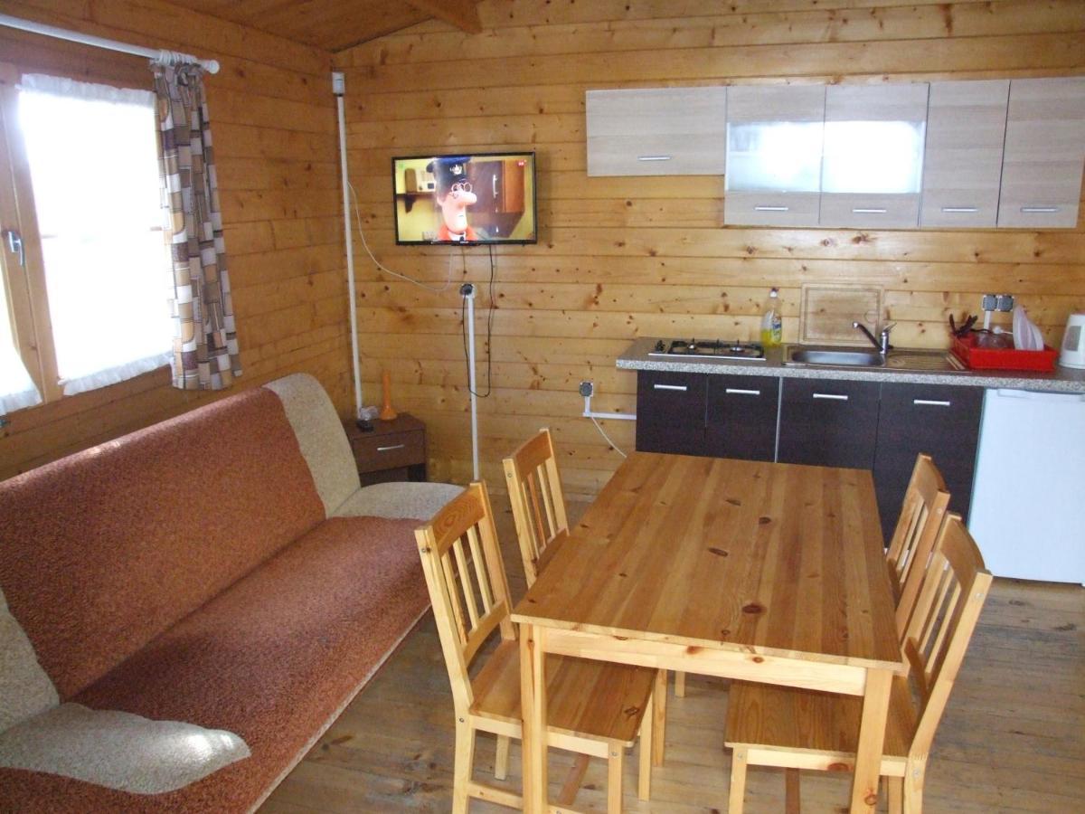 Hotel Osrodek Wypoczynkowy W Jeleniu à Borne Sulinowo Extérieur photo