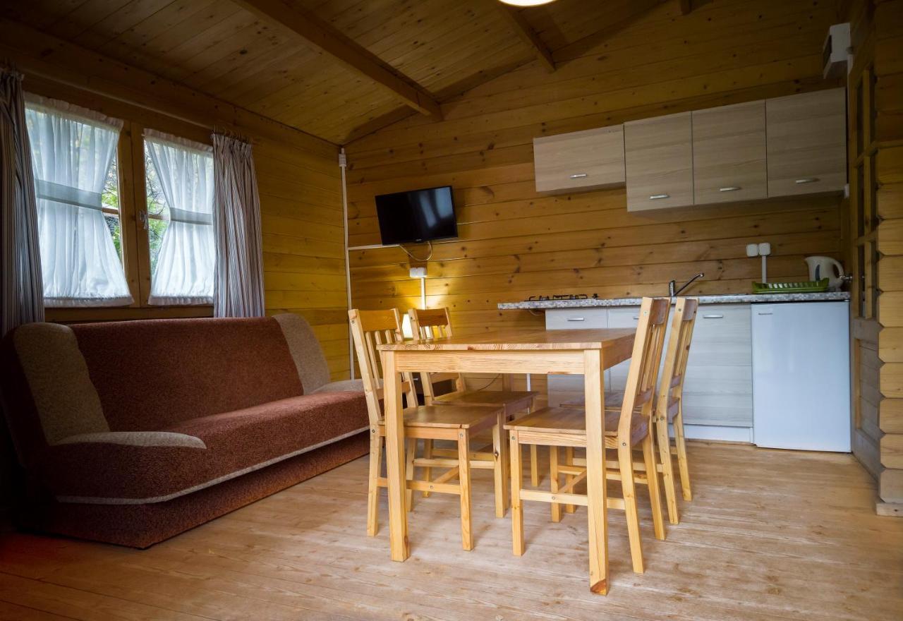 Hotel Osrodek Wypoczynkowy W Jeleniu à Borne Sulinowo Extérieur photo