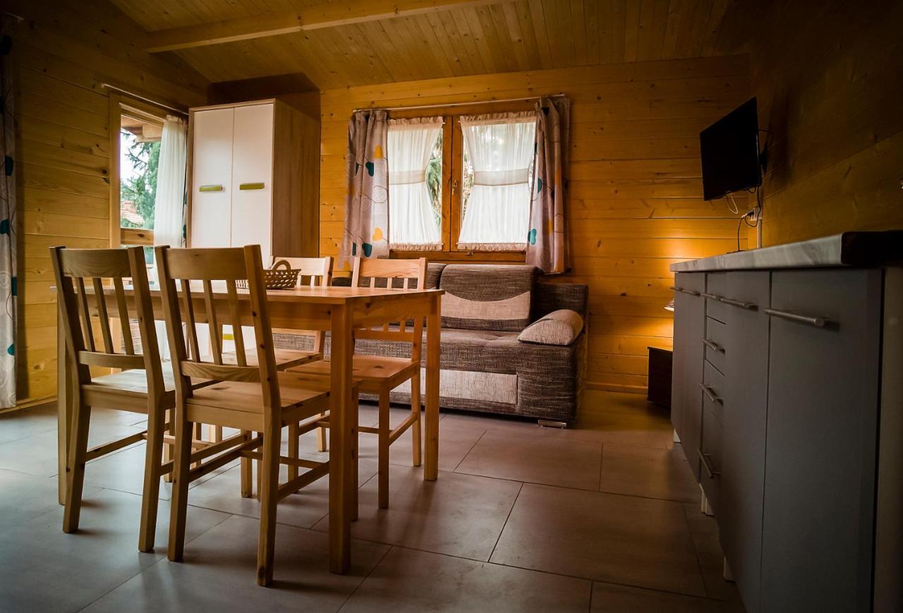 Hotel Osrodek Wypoczynkowy W Jeleniu à Borne Sulinowo Extérieur photo