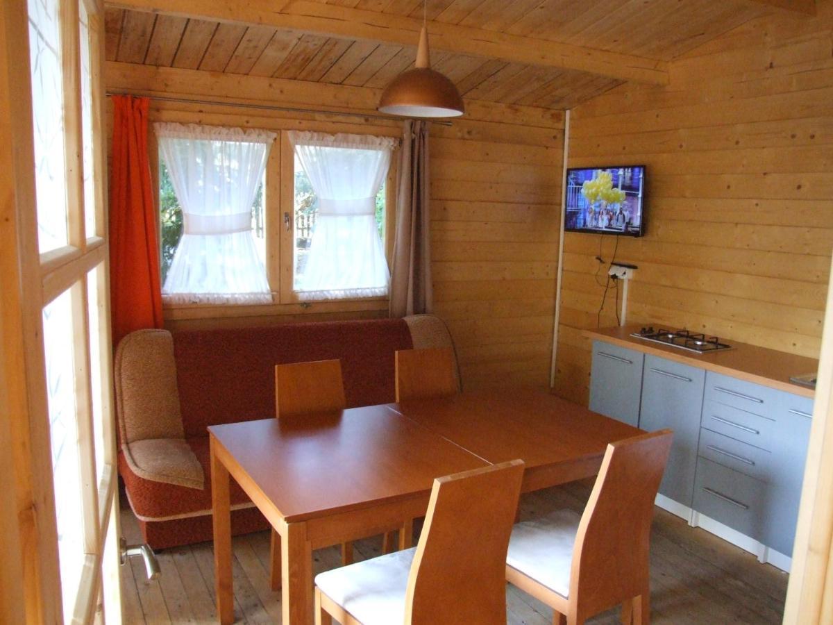 Hotel Osrodek Wypoczynkowy W Jeleniu à Borne Sulinowo Extérieur photo