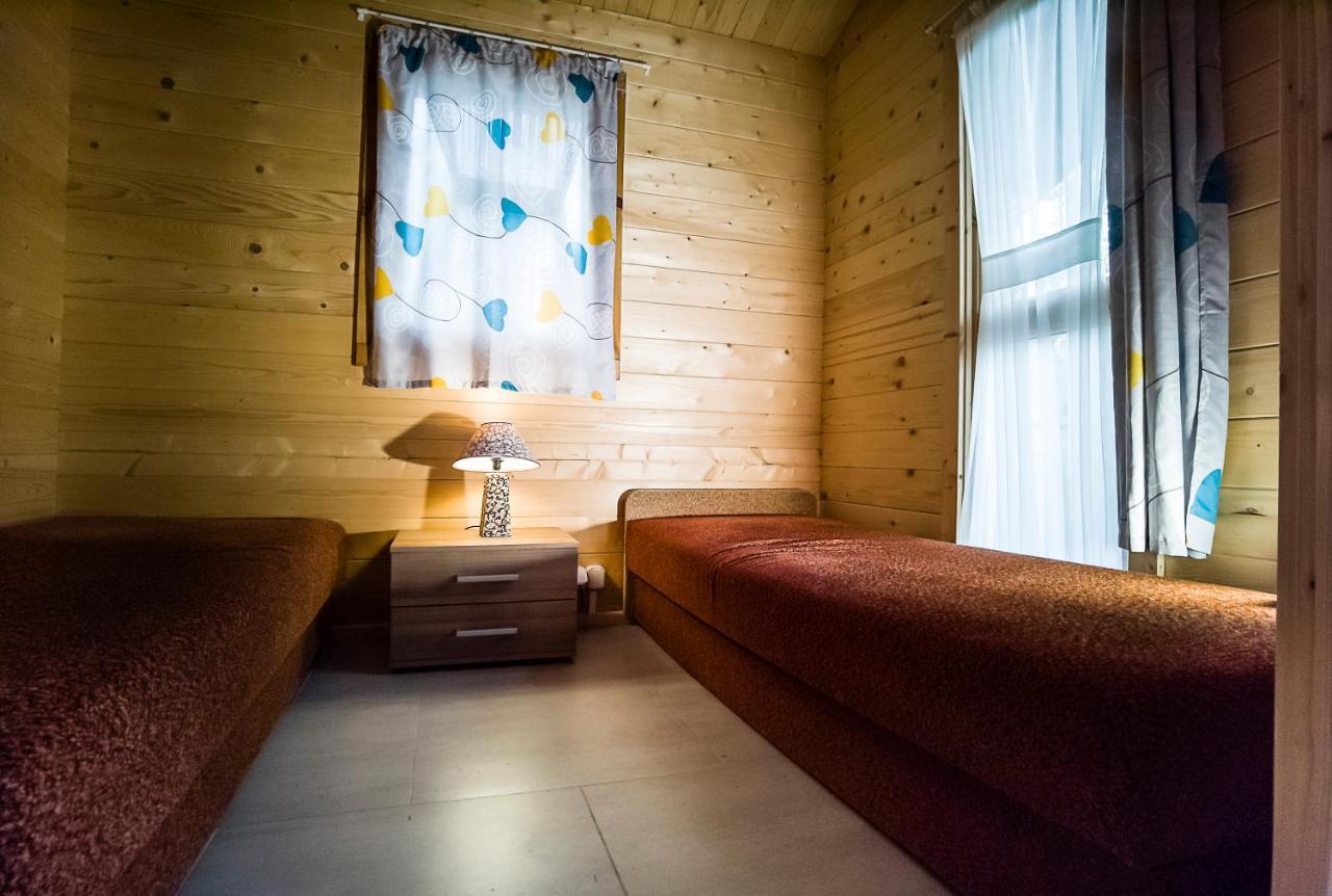 Hotel Osrodek Wypoczynkowy W Jeleniu à Borne Sulinowo Extérieur photo