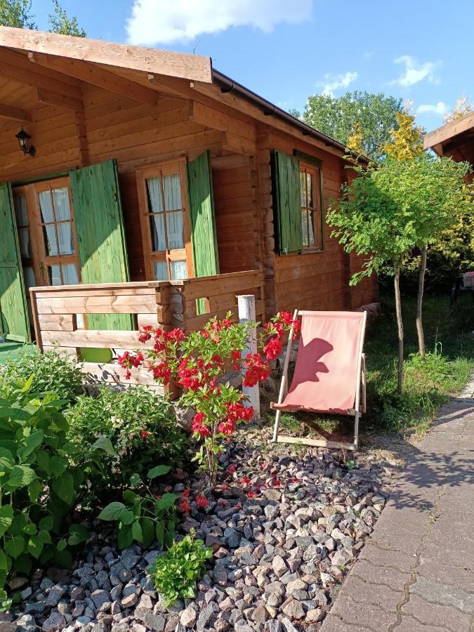 Hotel Osrodek Wypoczynkowy W Jeleniu à Borne Sulinowo Extérieur photo