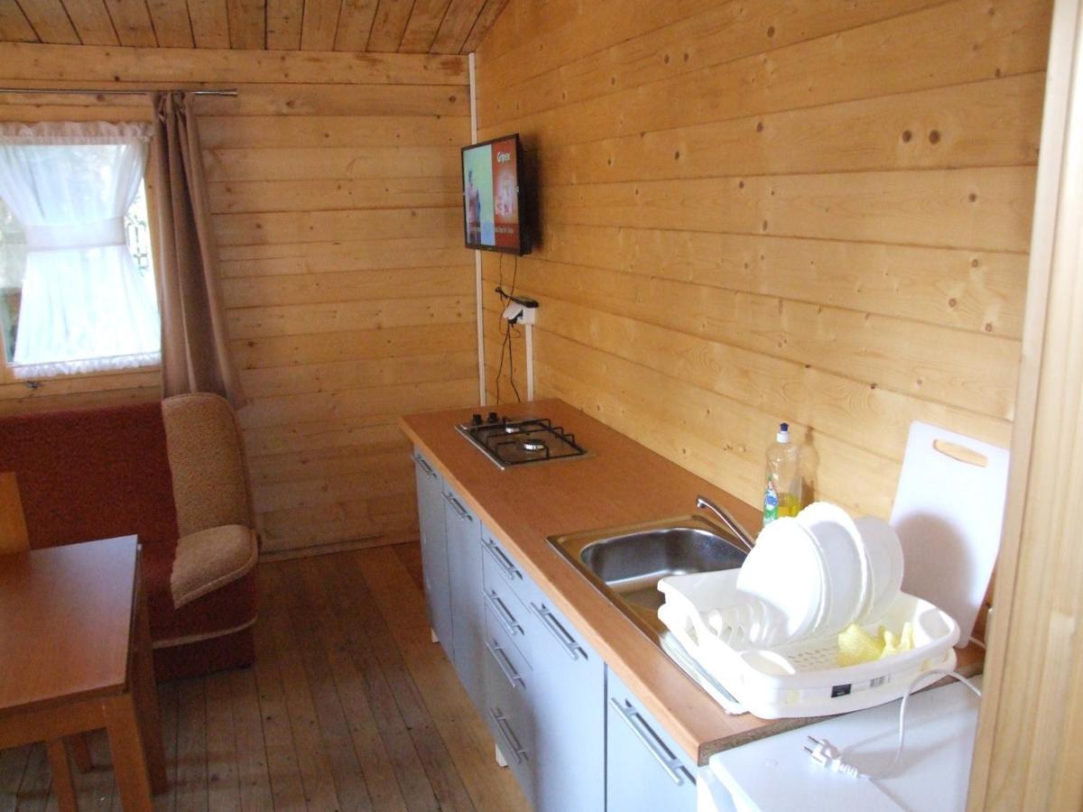 Hotel Osrodek Wypoczynkowy W Jeleniu à Borne Sulinowo Extérieur photo